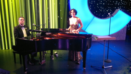 Alberta Singer con pianista